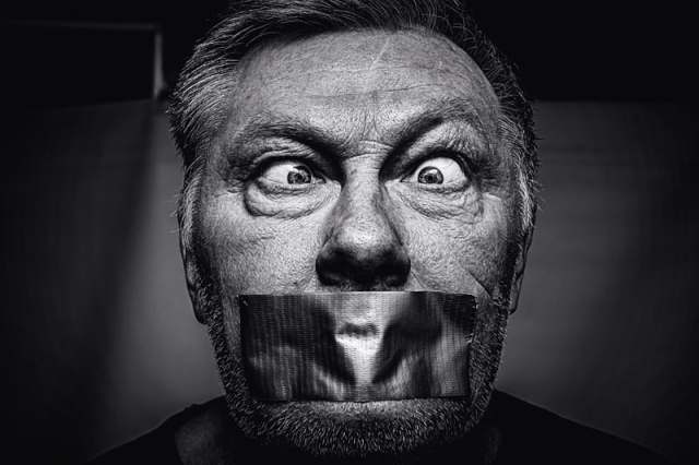 photo-1571513194661-01f8bb310d20